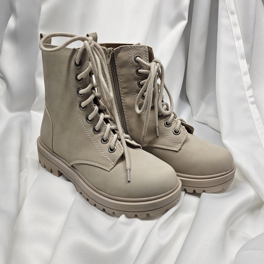 UNR8ED Firm Beige Mono Combat BootsWomen's Beige Lace-Up Combat Boots